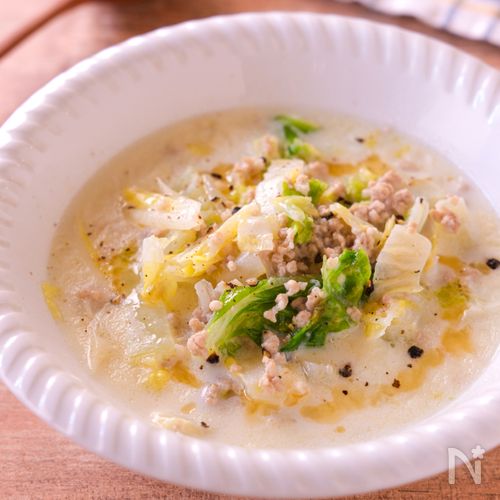 【白菜とひき肉の塩豆乳スープ】食材2つで大満足!白菜が主役♪