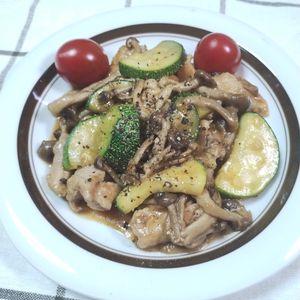 M＊Pの作ってみた!投稿(さっと煮込むだけ！チキンとズッキーニのデミグラス煮込み)