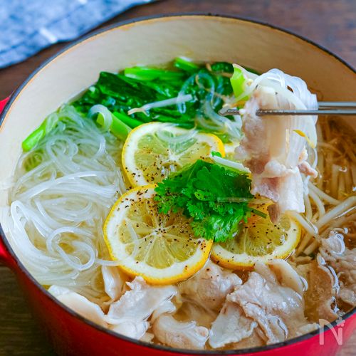 夏でもさっぱり鍋!マロニーでフォー風鍋
