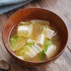 簡単おいしい、いつものお味噌汁【白菜と豆腐】