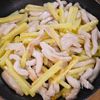 濃厚オイスターマヨの🤭💕鶏むね肉とじゃが芋の青椒肉絲🍚の工程3