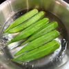 【長芋とオクラの梅カツオ和え】の工程1