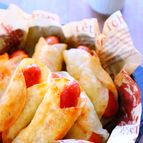 餃子の皮で簡単アレンジ！もちもちポテトのウインナー巻きレシピ