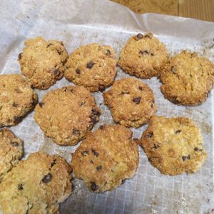 ももの作ってみた!投稿(【米粉とオートミールのチョコチップクッキー】サクサク美味しい)