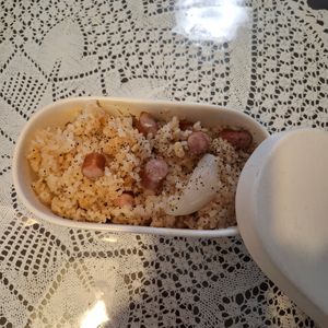 フェビアンの作ってみた!投稿(ナッツがアクセント「新玉ねぎとソーセージナッツ釜飯」)