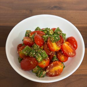 さらの作ってみた!投稿(残り物消費！『ミニトマトとおくらの胡麻和え』)