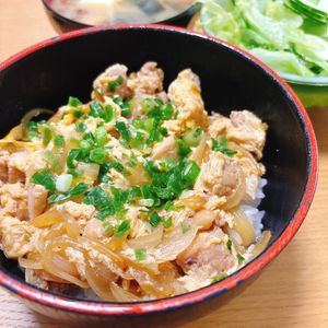 し☆の作ってみた!投稿(10分で完成【濃厚とろ旨！親子丼】濃いめ味付けの黄金比♩)