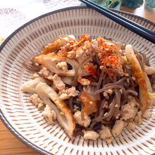 ヘルシー食材で大満足おかず♡鶏ひき肉とちくわと糸こんの炒め物
