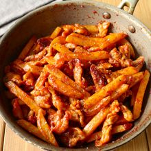 ワンパン10分！【豚こま肉とじゃがいものケチャップ炒め】