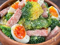 抱えて食べたい♪【ブロたまシーザー】お弁当にも◎