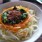 レンジで仕上げる！野菜たっぷりのビビンバ丼