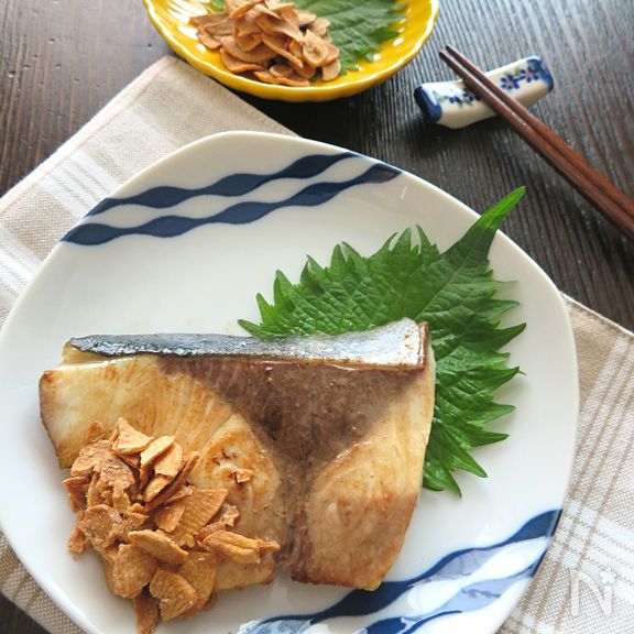 ぶりのバター醤油焼き☆ガーリック添え