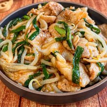 【豚ニラもやしのにんにく味噌炒め】ご飯が進む♫