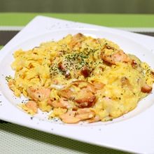 ふんわり「サーモンのチーズオムレツ」