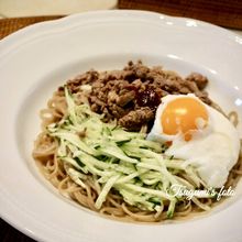 夏はやっぱり韓国料理!温泉たまごでいただく冷やしビビン麺