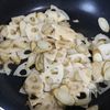 旨味たっぷり【ごぼうと蓮根のオイスターきんぴら】お弁当にも◎の工程2