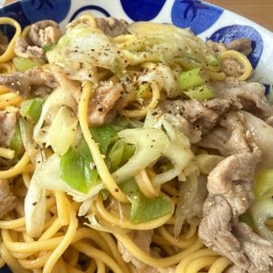 ®︎♡♡の作ってみた!投稿(【やみつき♡︎ねぎ塩レモン豚焼きそば】爆速10分レシピ♪)