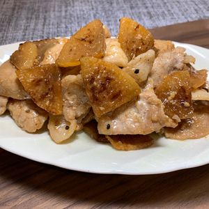 楽ラク手抜キッチン🐶🐾の作ってみた!投稿(【豚こまと焼き大根の生姜焼き】箸が止まらない♡)