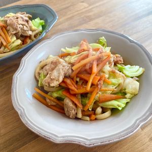 ゆかりの作ってみた!投稿(豚肉とキャベツのおかかバター醤油うどん【#残り野菜】)