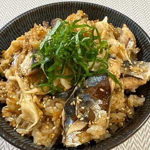 楽ラク手抜キッチン🐶🐾の作ってみた!投稿(作業時間５分！【さばと舞茸の炊き込みご飯】)