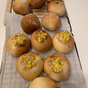 ぐ〜たら子の作ってみた!投稿(【1000円で作る５種の惣菜パン】１つの生地を使い回し！)