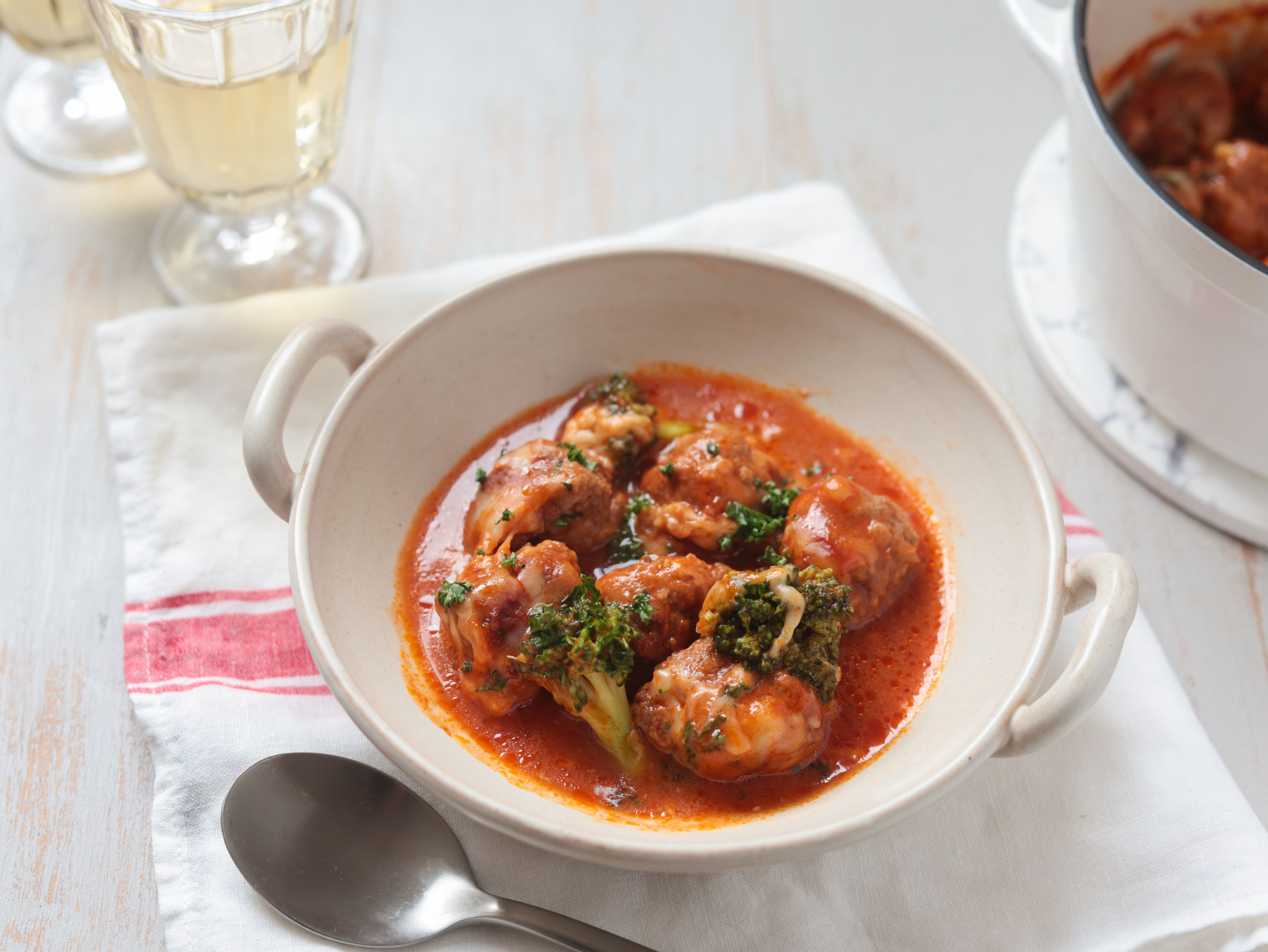 ピリ辛ミートボールのトマト煮込み | レシピサイトNadia