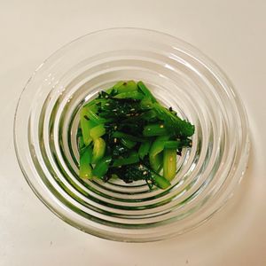 りんの作ってみた!投稿(レンジで完成♡1分！『小松菜と塩昆布のおかか和え』お弁当にも)