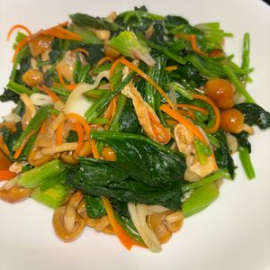 おのチンの作ってみた!投稿(箸休めにぴったり。ほうれん草となめこの煮和え)