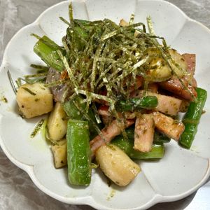 968467の作ってみた!投稿(エリンギとベーコンの秋の和風バジルバター炒め😋🍺)