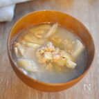 朝ごはんにもぴったり！舞茸と納豆の味噌汁