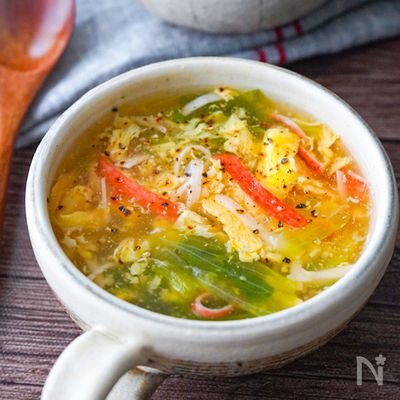 レタスとかにかまのふんわり卵スープ【サッと簡単♪汁物レシピ】