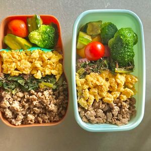 ららぴおの作ってみた!投稿(【甘辛そぼろの三色丼】10分で即完成♡ごはんとの相性抜群!)