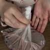 ポリ袋で揉み込むだけ♡ふわふわ♪あずきアイスの下準備