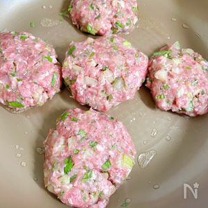 THE・肉】セロリのにんにくバーグ | レシピサイトNadia