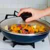【かぼちゃとさつまいものカレーそぼろ炒め】パパッとワンパンの工程2
