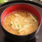 キャベツの芯と卵のお味噌汁