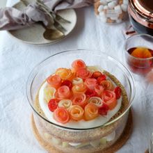 フルーツの薔薇が可愛い♪フラワースコップケーキ