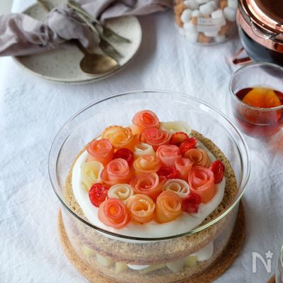 フルーツの薔薇が可愛い♪フラワースコップケーキ