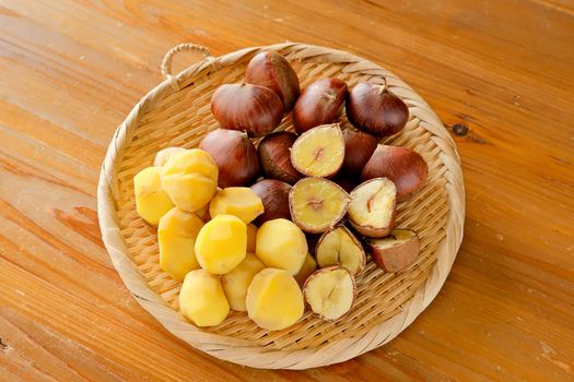 栗のゆで方 - 果物のむき方・切り方・下ごしらえ/料理の基礎 | レシピ 