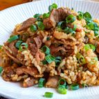 ガッツリ満足系「豚肉ガーリックライス」もう一口が、止まらない