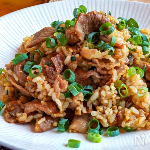ガッツリ満足系「豚肉ガーリックライス」もう一口が、止まらない