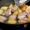 鶏肉とトマトで作る【洋風 鶏トマト肉じゃが】の工程5