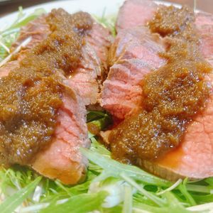 シュンの作ってみた!投稿(お安いお肉でも美味しく仕上がる！たれが自慢のローストビーフ)
