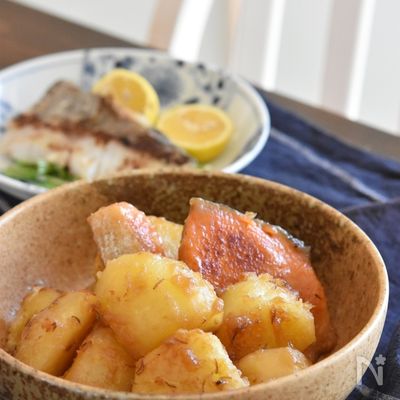 鮭とじゃがいもの味噌バター煮込み【作り置き】
