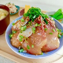 仕込み5分♡ご飯とまらぬ!コク旨みそダレのぶり漬け丼