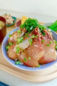 仕込み5分♡ご飯とまらぬ!コク旨みそダレのぶり漬け丼