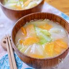 ごま油香る！『たっぷりキャベツと人参のお味噌汁』