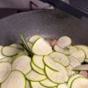これぞご飯泥棒「豚とズッキーニの中華炒め」の工程2
