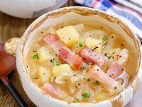 レンジで野菜を甘く♡『ベーコンポテトのオニオンスープ』