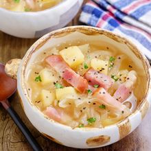 レンジで野菜を甘く♡『ベーコンポテトのオニオンスープ』